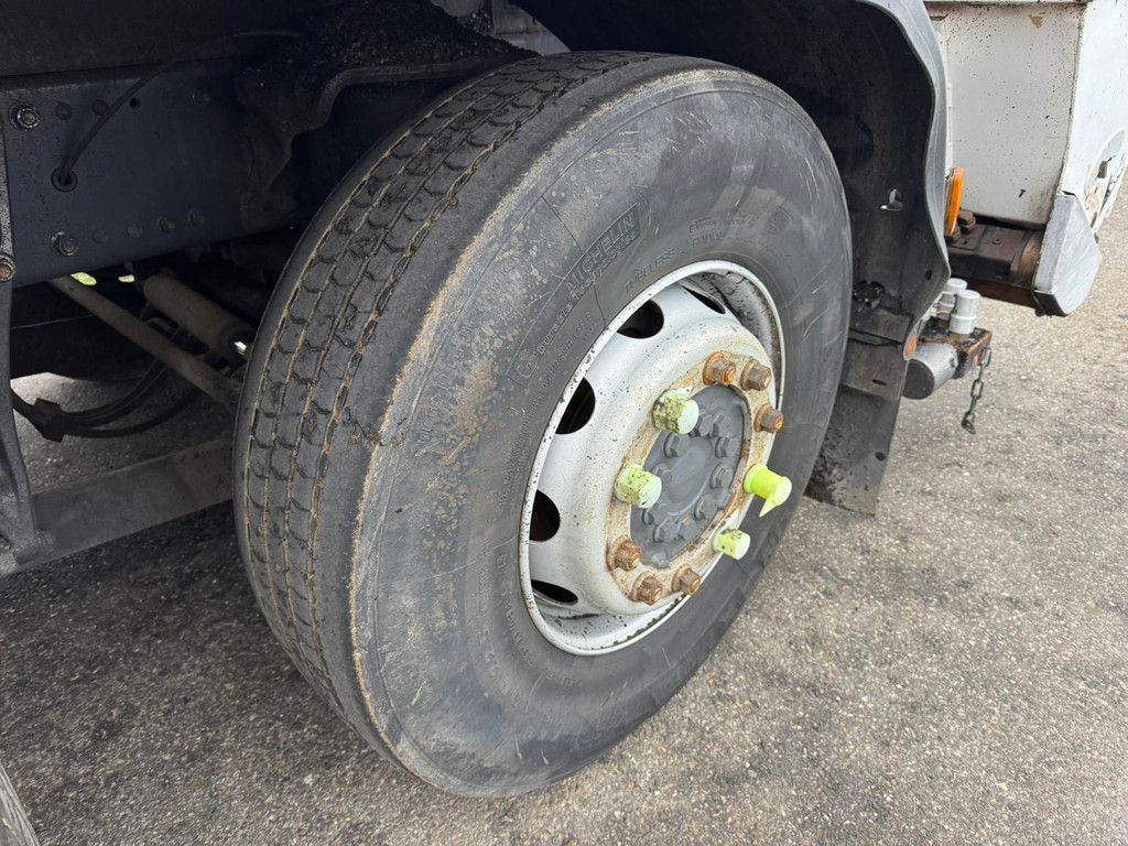 MercedesBenz Axor 2533 6x2x4 Rincheval Bitumensprayer / chip spreader