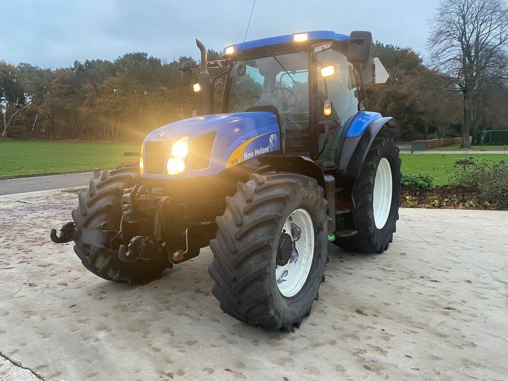 New Holland TS125A tractor