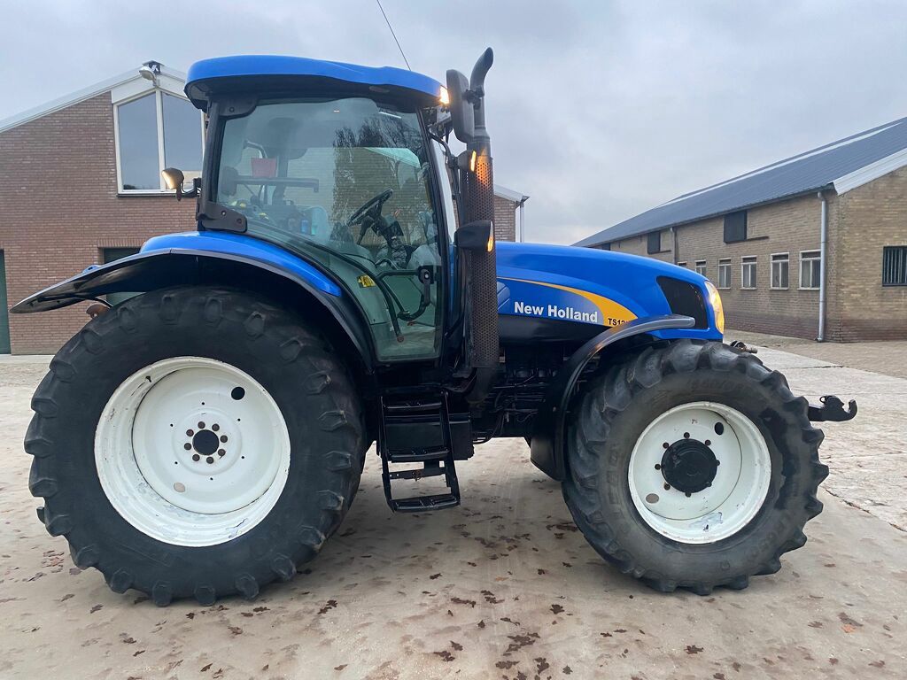 New Holland TS125A tractor