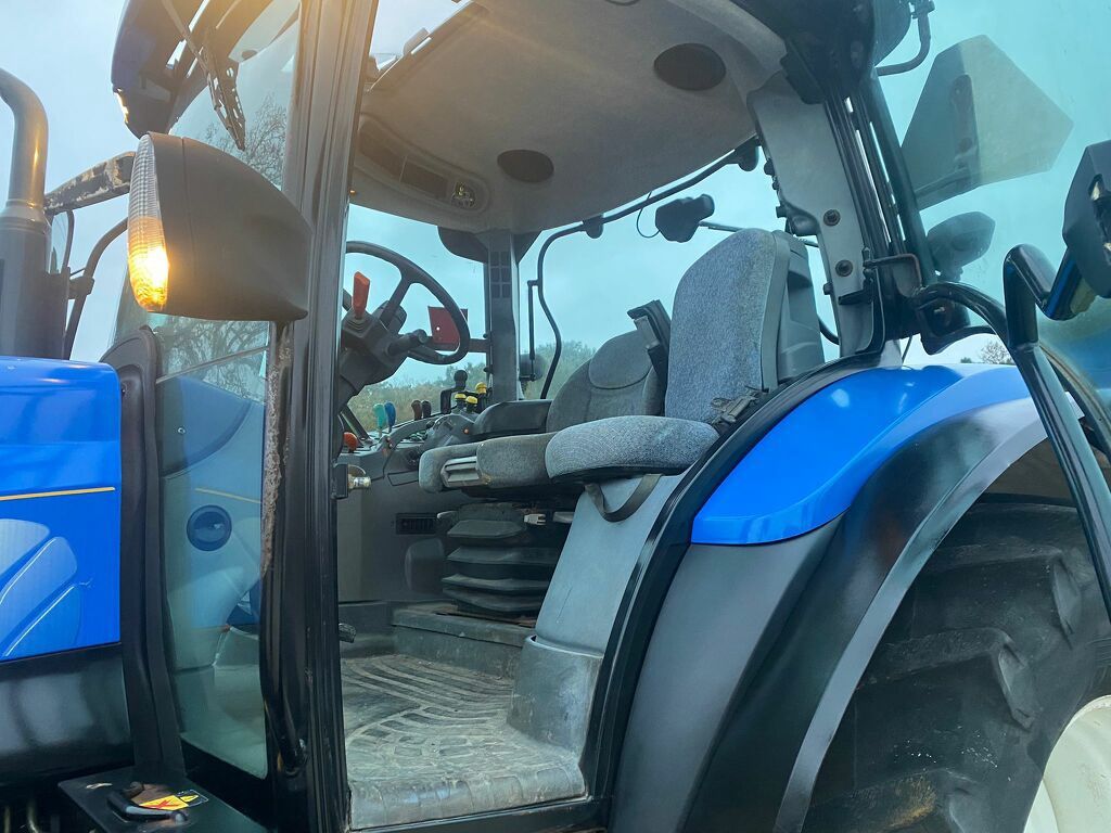 New Holland TS125A tractor