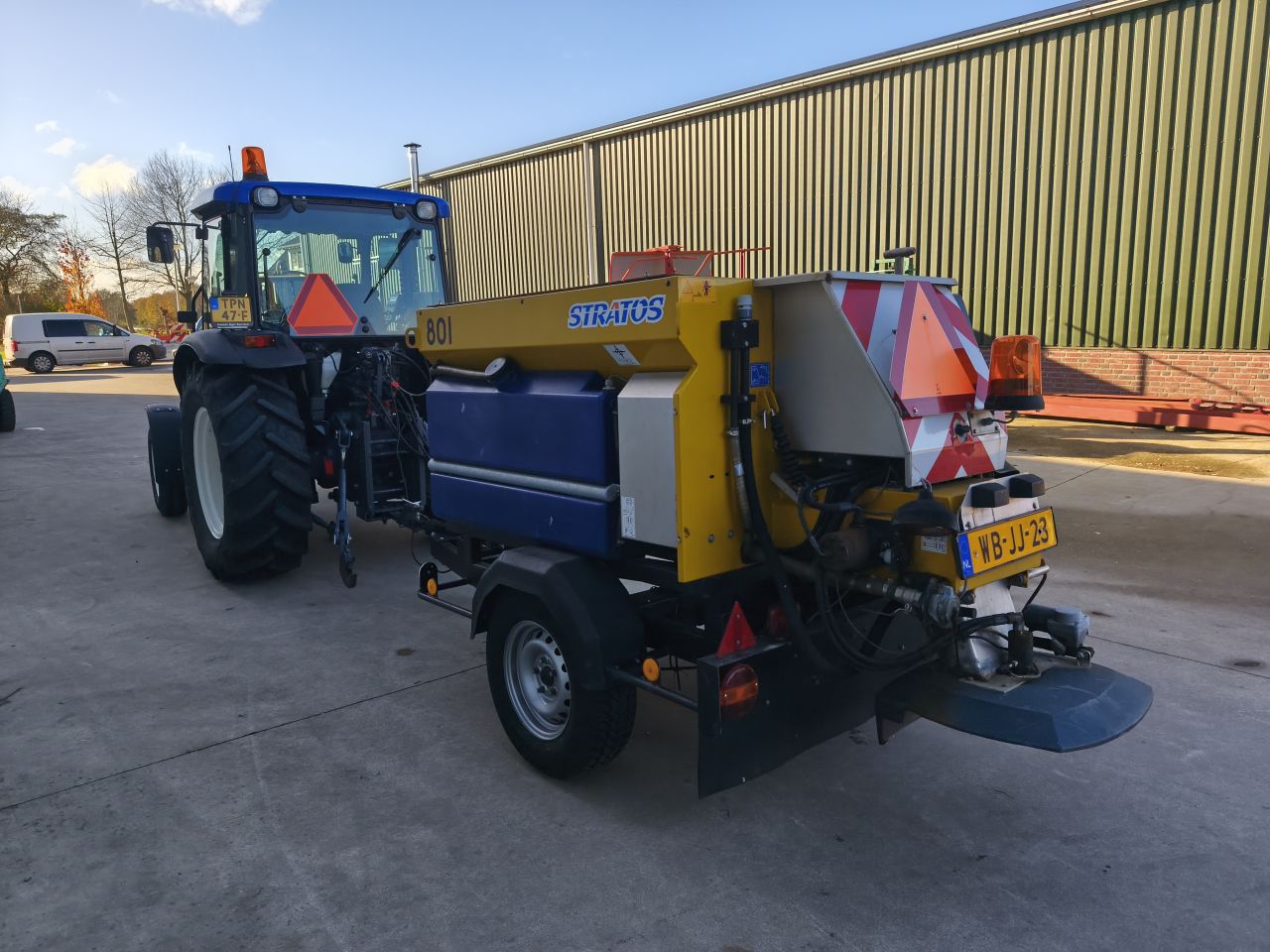 New holland TN55D met Nido strooier.