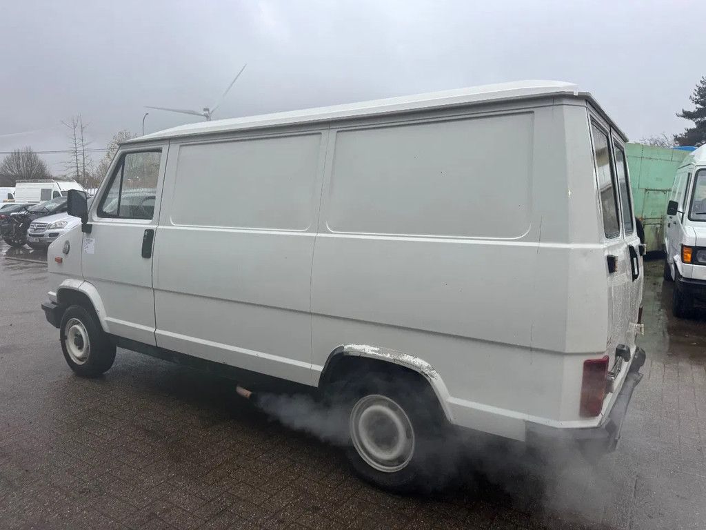 Peugeot J5 **PETROL-ESSENCE-TOPSHAPE**