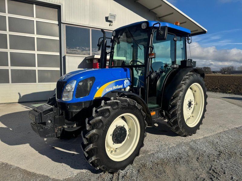 New Holland T4020 DeLuxe