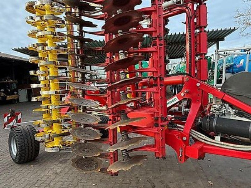 Pöttinger Terra 6001 T mit APV Streuer