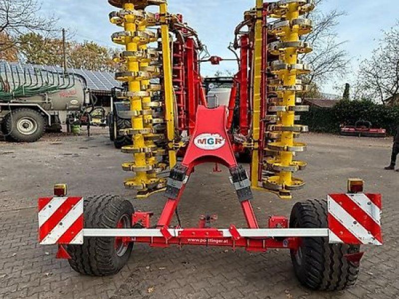 Pöttinger Terra 6001 T mit APV Streuer