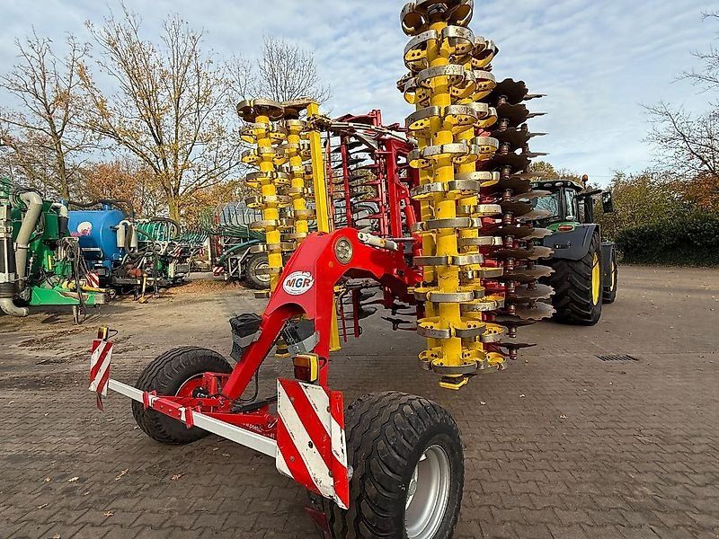 Pöttinger Terra 6001 T mit APV Streuer