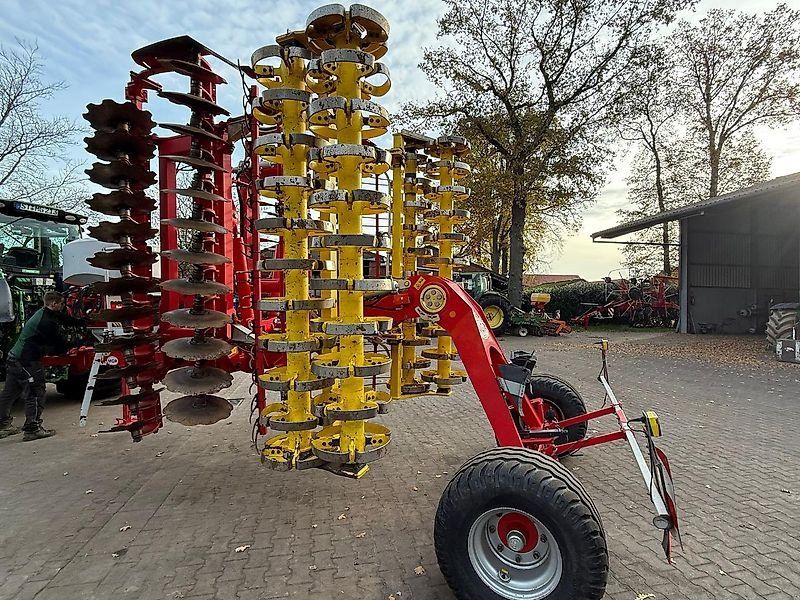 Pöttinger Terra 6001 T mit APV Streuer