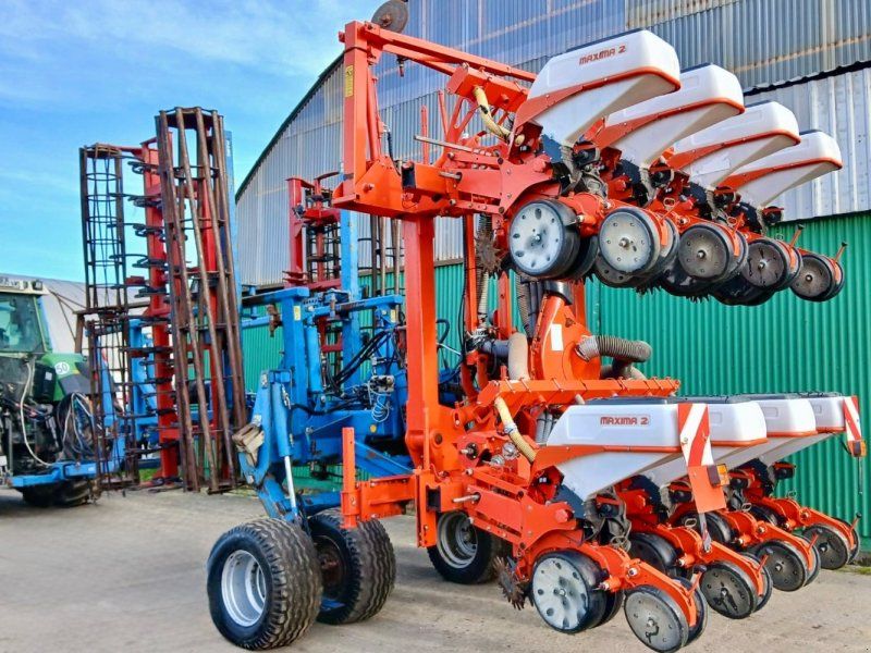Kuhn Maxima 2 mit Rabe Königsadler / MC Agri