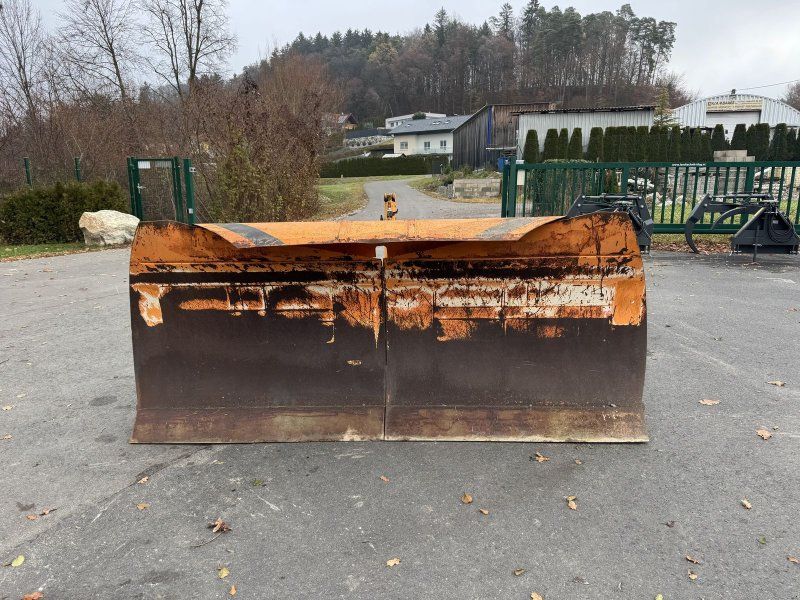 Hydrac 3.000mm mit Kommunalplattenanbau