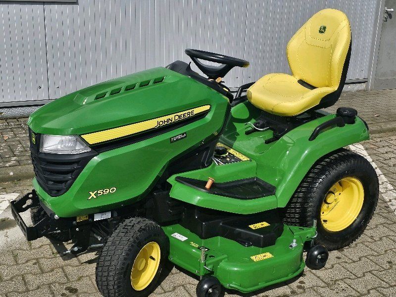 John Deere X590