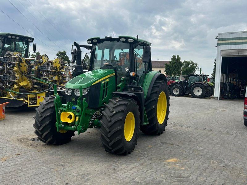 John Deere 6120M