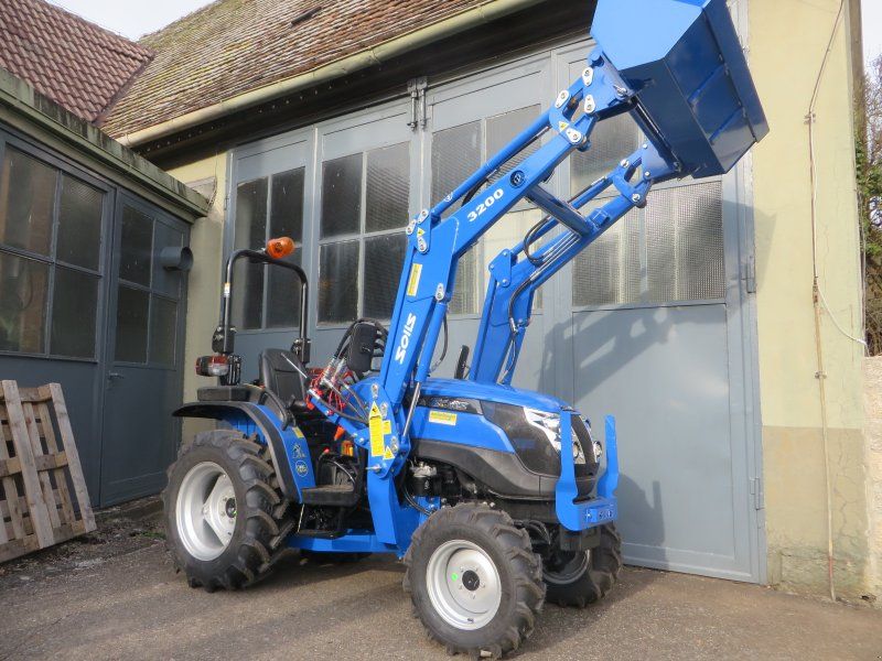 Solis 26 + TYP3200 Frontlader Euro-Norm + Schaufel + Straßenzula