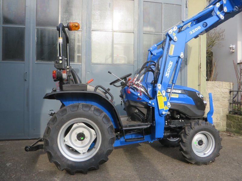 Solis 26 + TYP3200 Frontlader Euro-Norm + Schaufel + Straßenzula