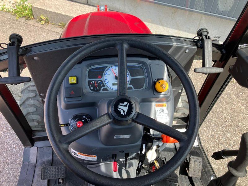 TYM T255 NH mit Fronthydraulik und Kabine