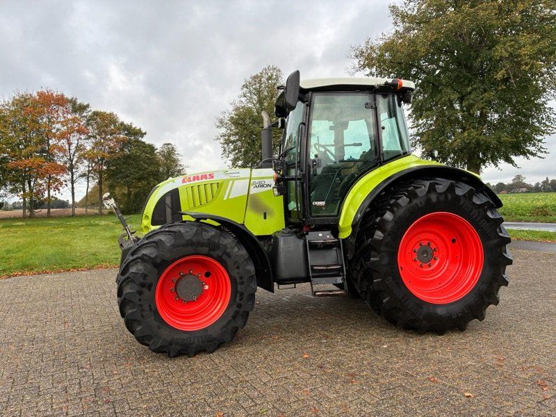 Claas Arion 640