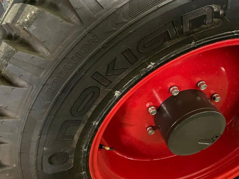 Nokian 480/80 R38 + 400/80 R28 Kompletträder Fendt 500
