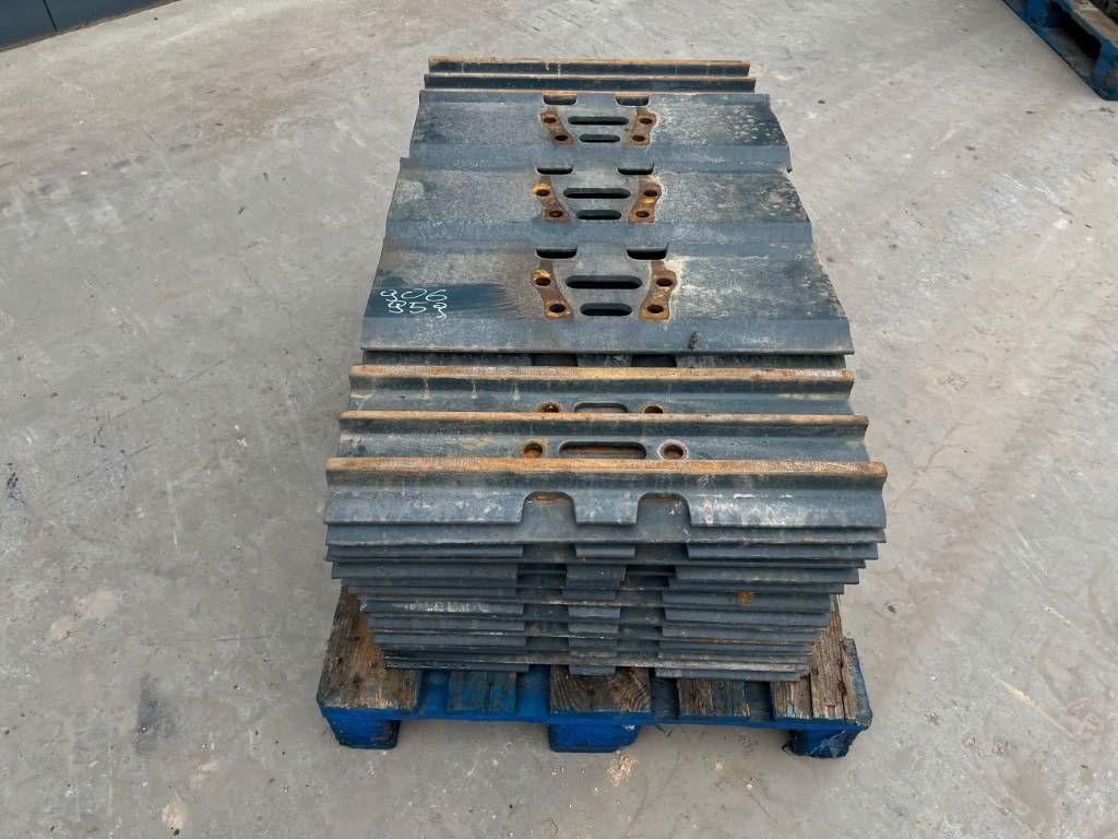 Hyundai R210 / R215 / R220 Shoes 3 Grouser 600mm