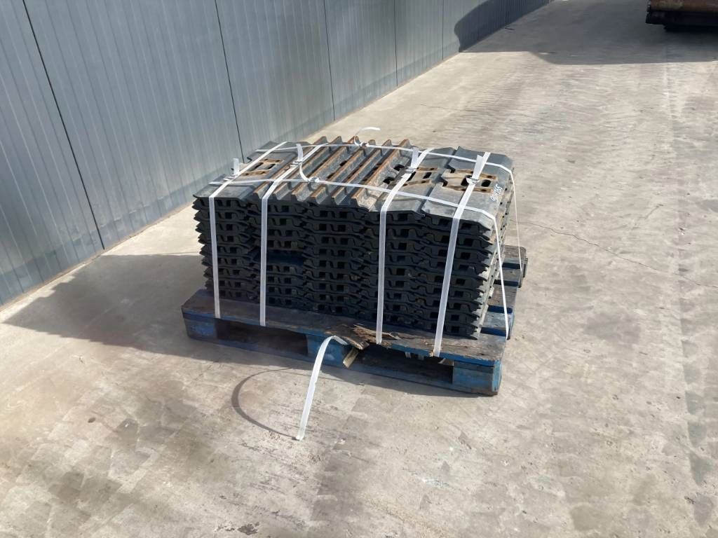 Komatsu PC150 / PC160 / PC180 / PC210 / PC240 3 Grouser 6