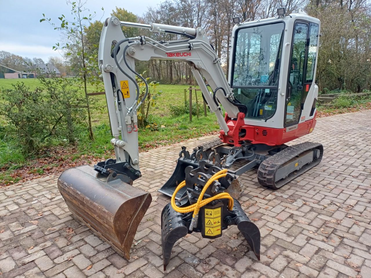 Takeuchi TB225 E | bj 2024 | 218uur | Sorteergrijper