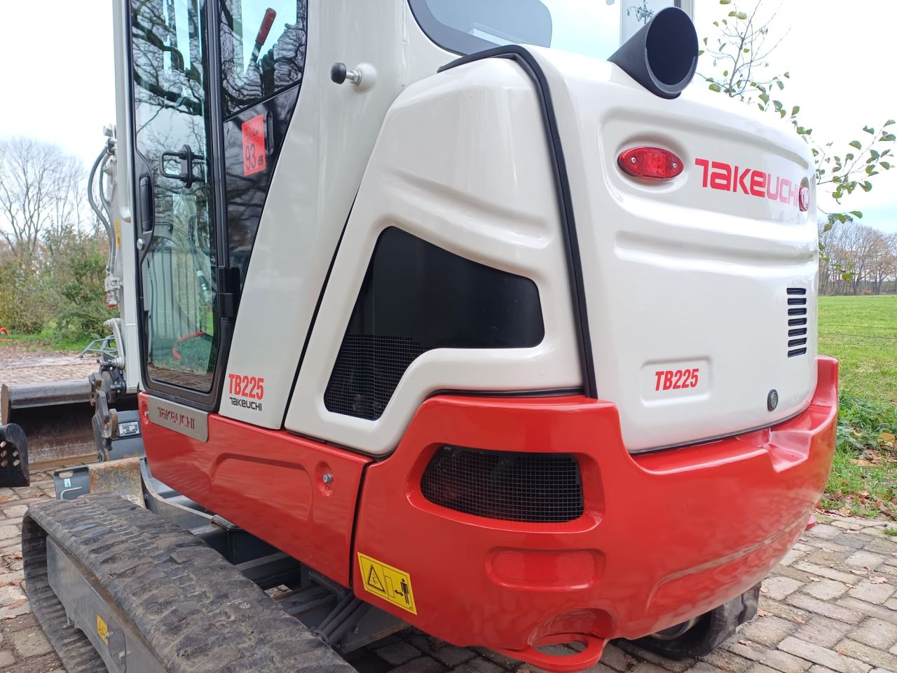 Takeuchi TB225 E | bj 2024 | 218uur | Sorteergrijper