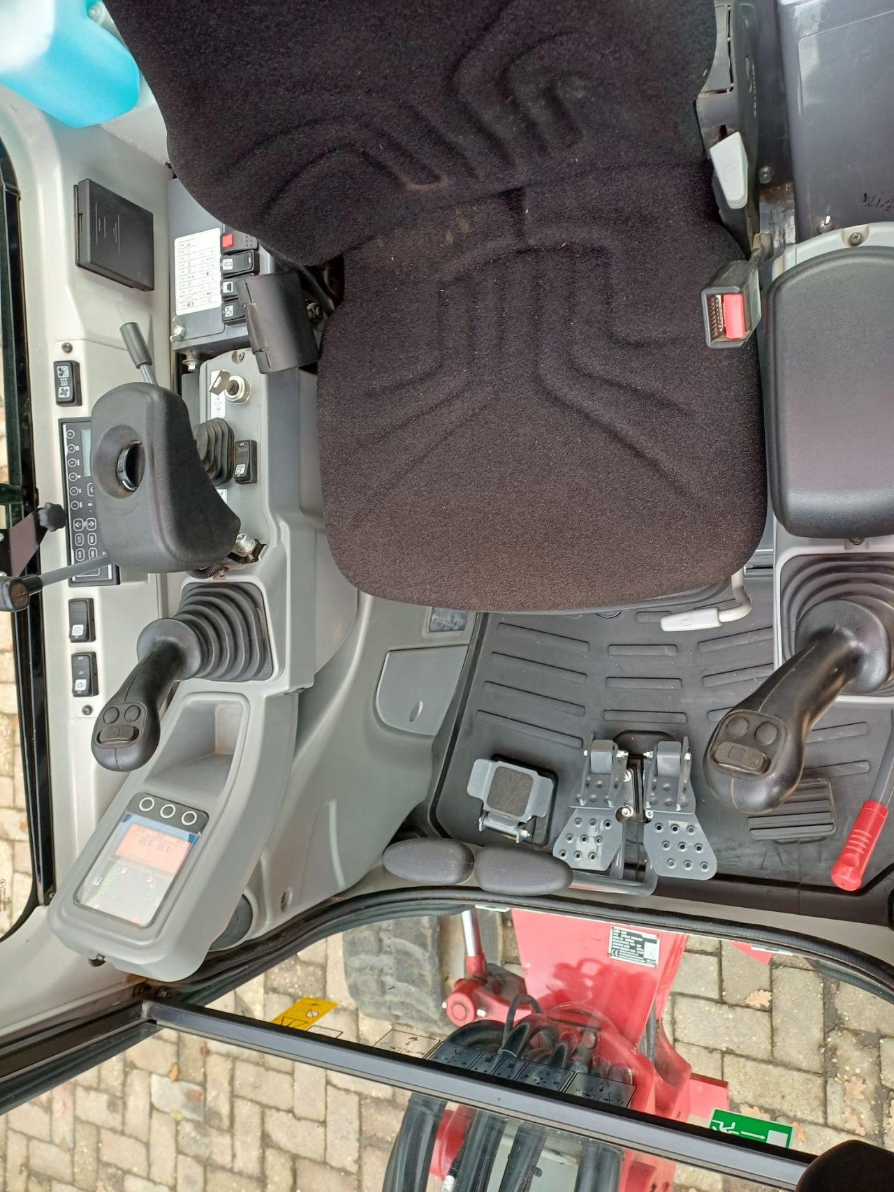 Takeuchi TB225 E | bj 2024 | 218uur | Sorteergrijper