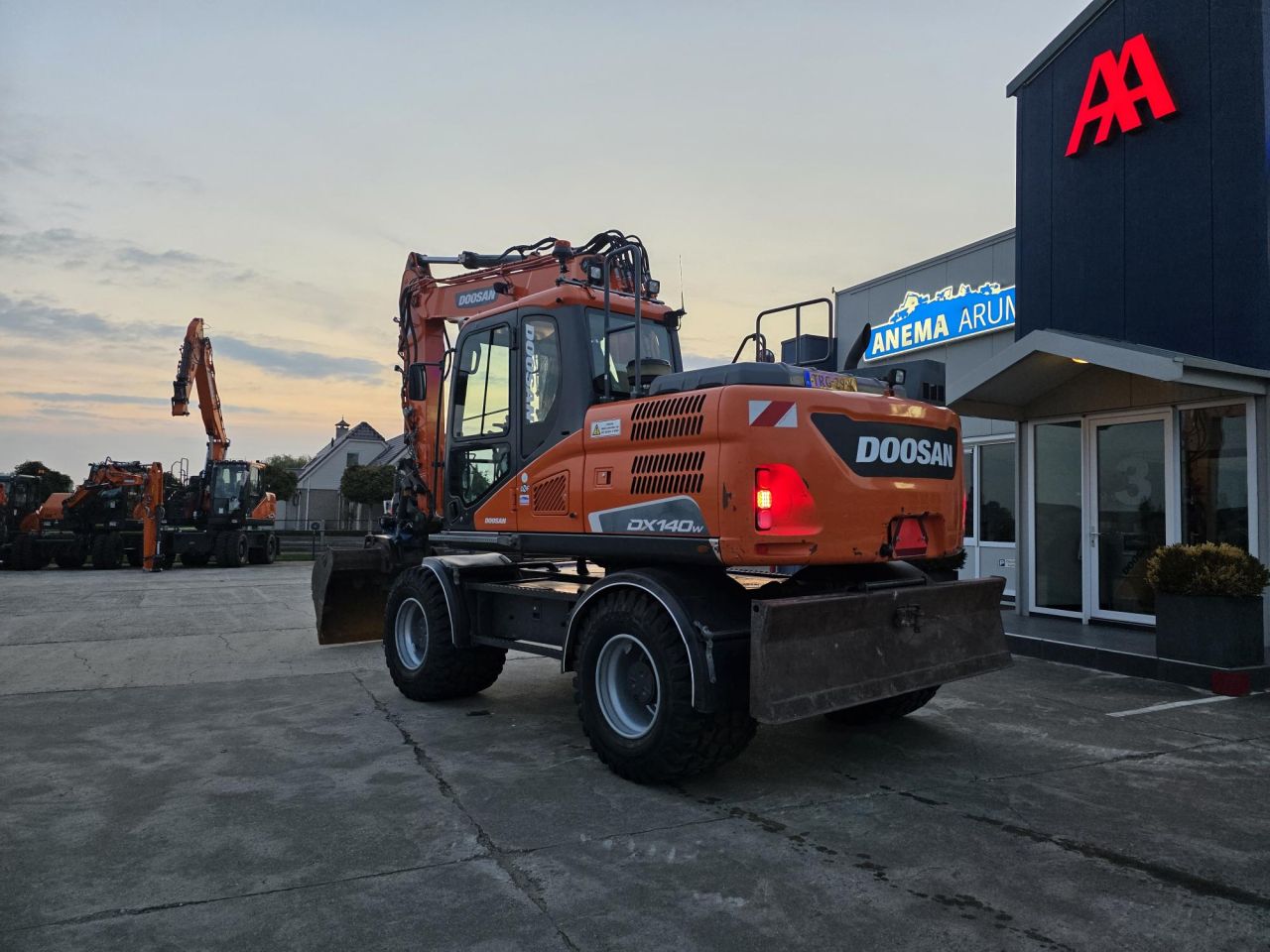 Doosan DX140W-5