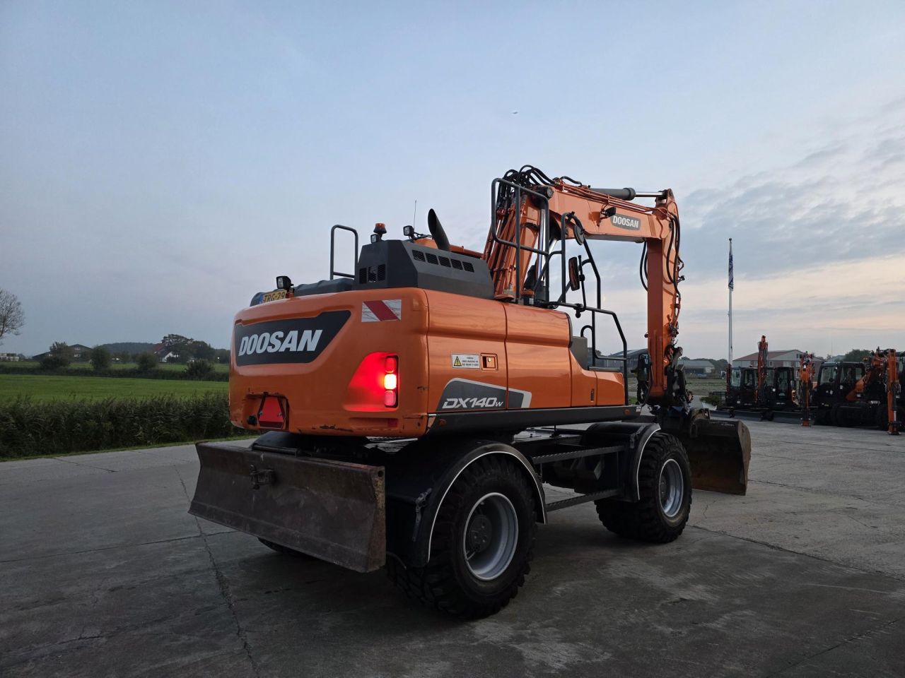Doosan DX140W-5