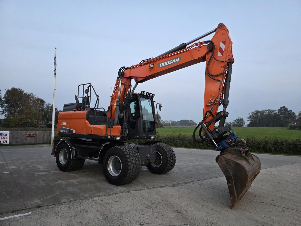Doosan DX140W-5