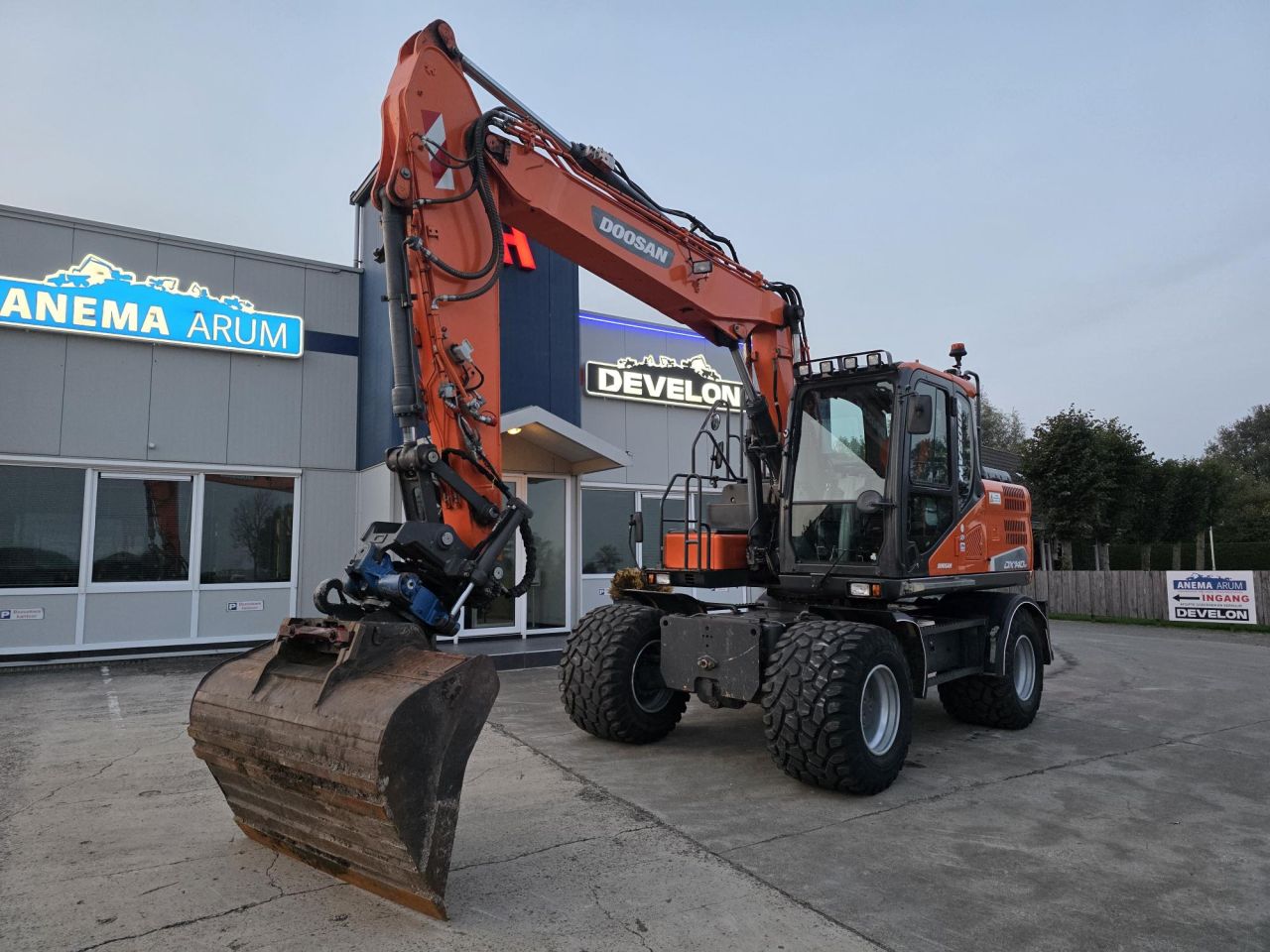 Doosan DX140W-5