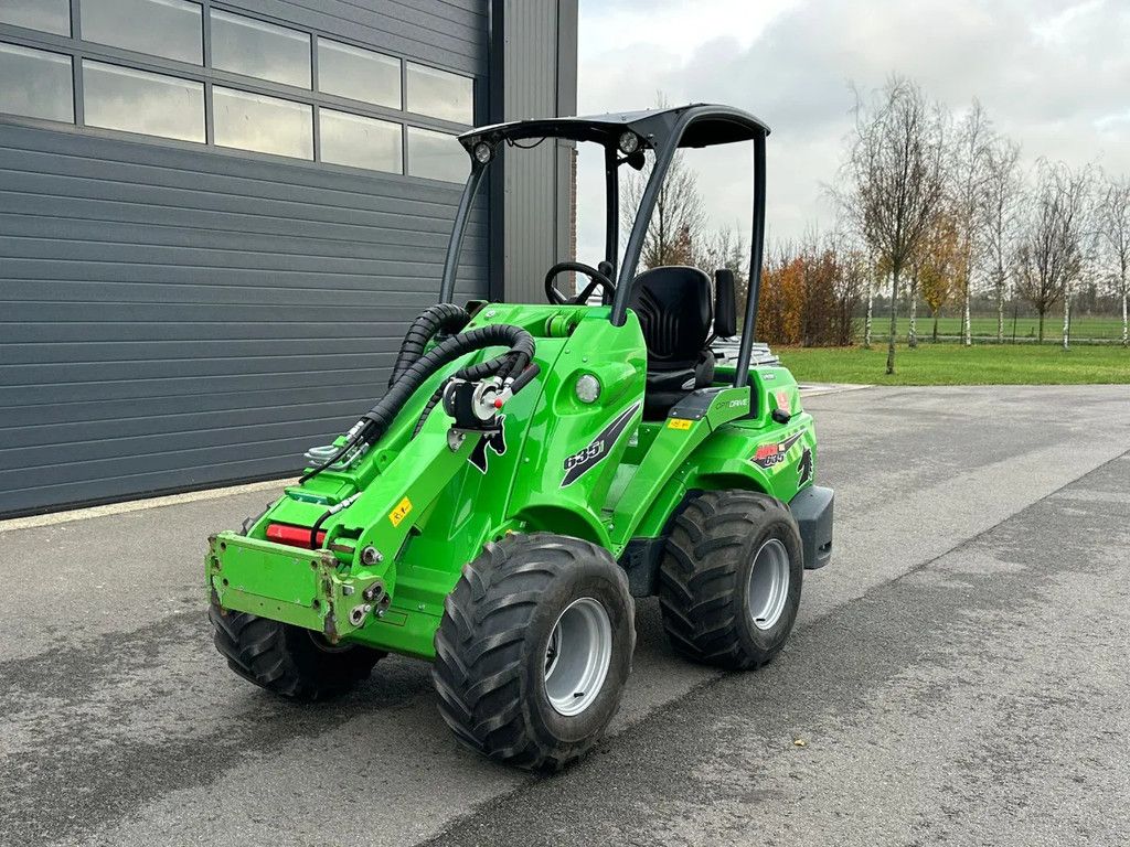 Avant 635i mini-shovel