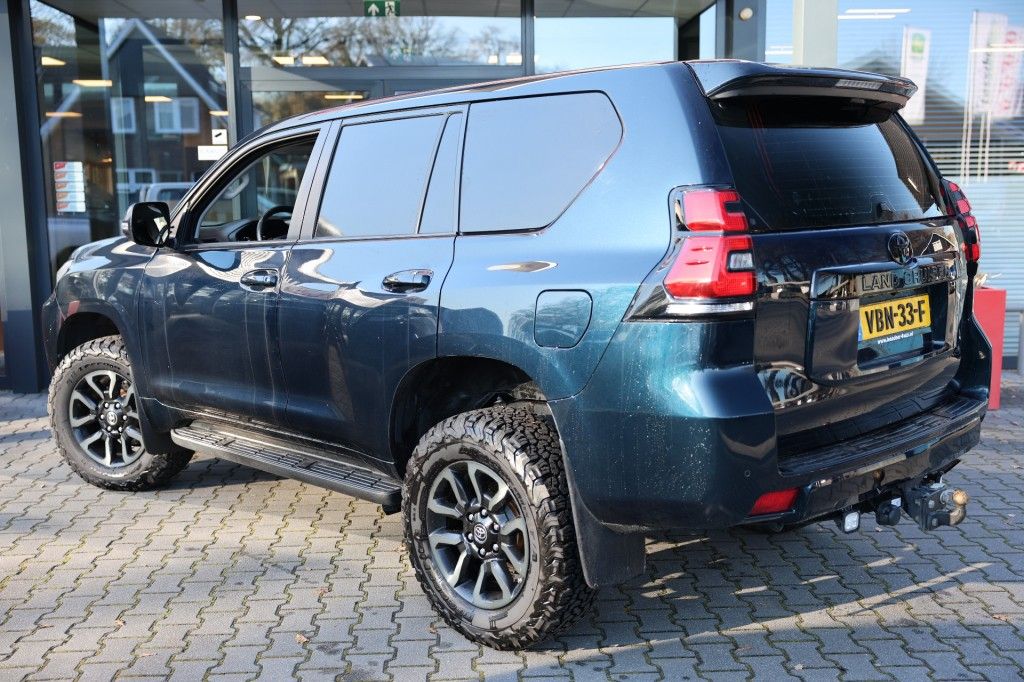 Toyota Landcruiser 150 2.8 D-4D 5DRS COUNTRY A/T VAN