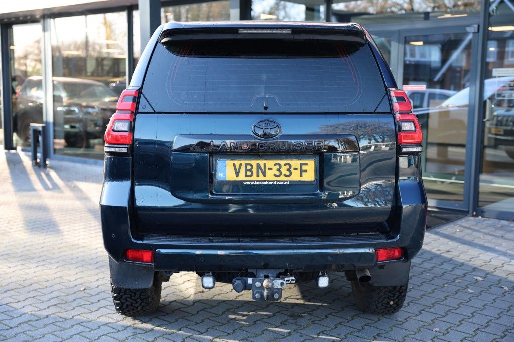 Toyota Landcruiser 150 2.8 D-4D 5DRS COUNTRY A/T VAN