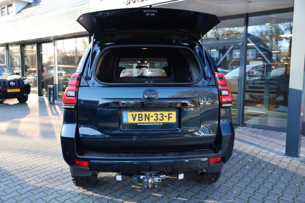 Toyota Landcruiser 150 2.8 D-4D 5DRS COUNTRY A/T VAN