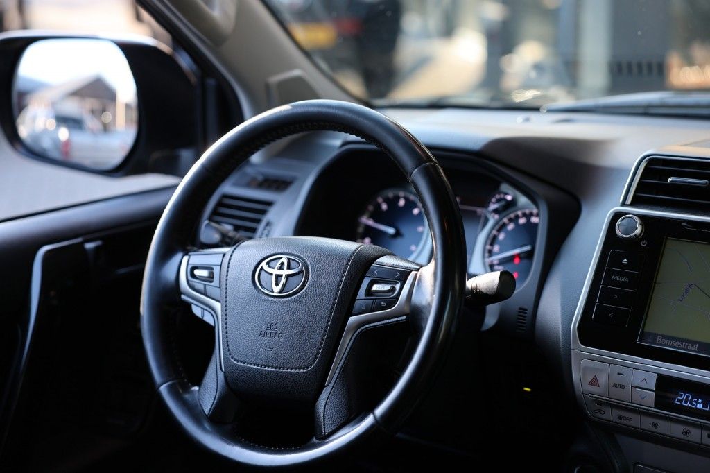 Toyota Landcruiser 150 2.8 D-4D 5DRS COUNTRY A/T VAN