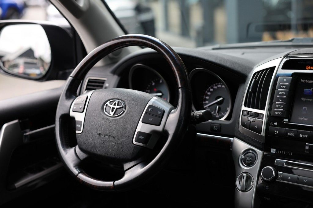 Toyota Landcruiser V8 4.5 D-4D EXECUTIVE A/T VAN