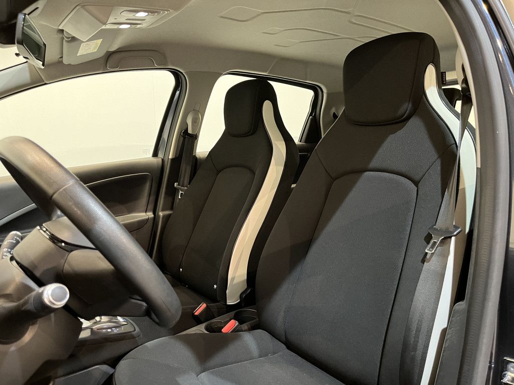 Renault ZOE R110 Life 52 kWh (Incl. Accu) / CarPlay / Airco / Cruise Control / 34.000 KM !! Prijs ex BTW € 11.530,-