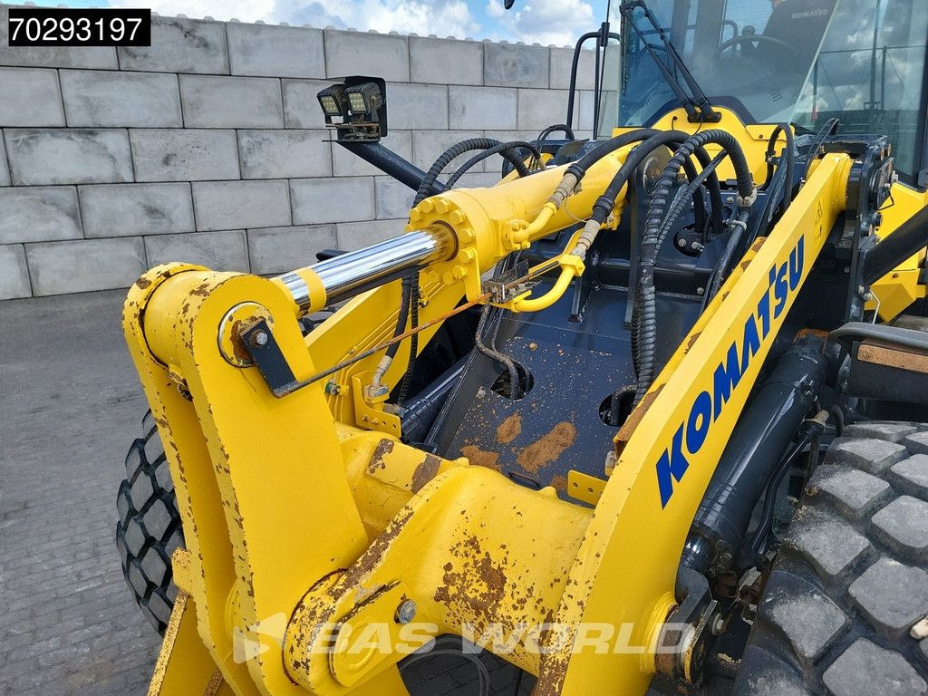 Komatsu WA380 -8E0 DUTCH MACHINE