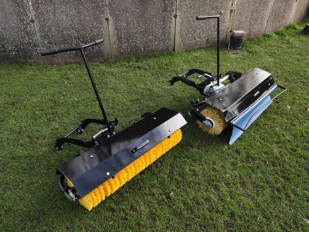 2 HUSQVARNA (KOVA) veegborstels (1 x T-20442, 1 x T-20444)