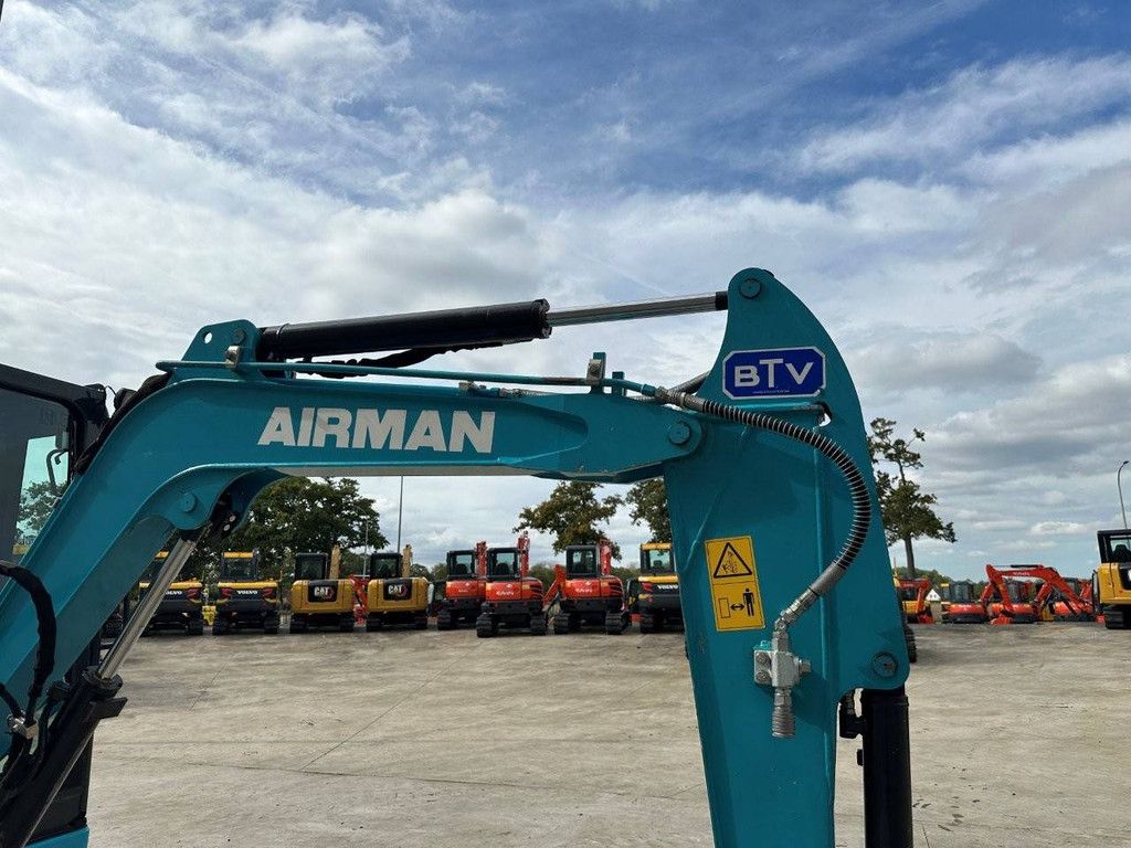 Rupsgraafmachine Airmann AX33u-7 Diesel 2023