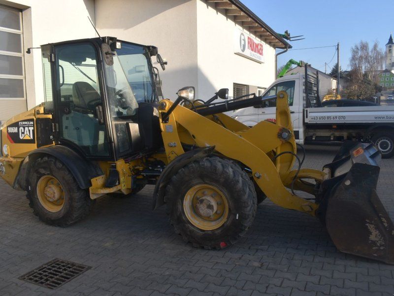 Cat 906M