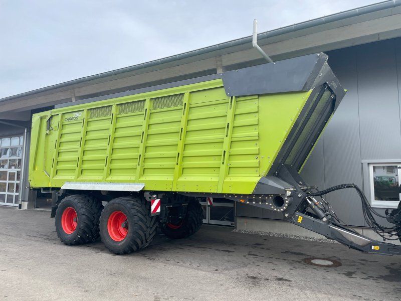 Claas Cargos 750