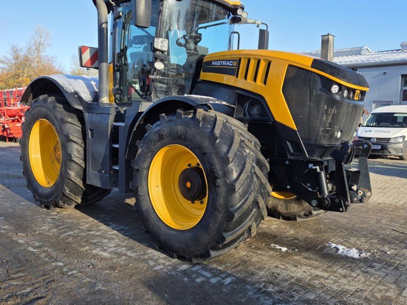 JCB FasTrac 8330