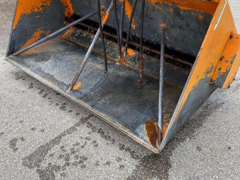 Lesnik Salzstreuer 1300L (er Splittstreuer)