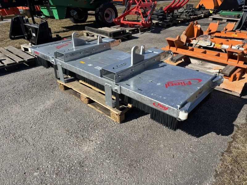 Fliegl Kehrbesen Löwe 2500mm