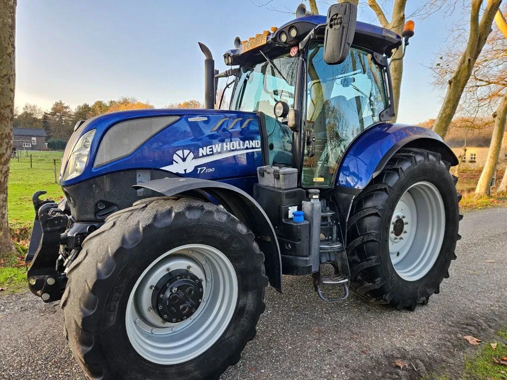 New Holland T7.190 AC ( T7.225 T7.175 T7.165 ) Bleu Power