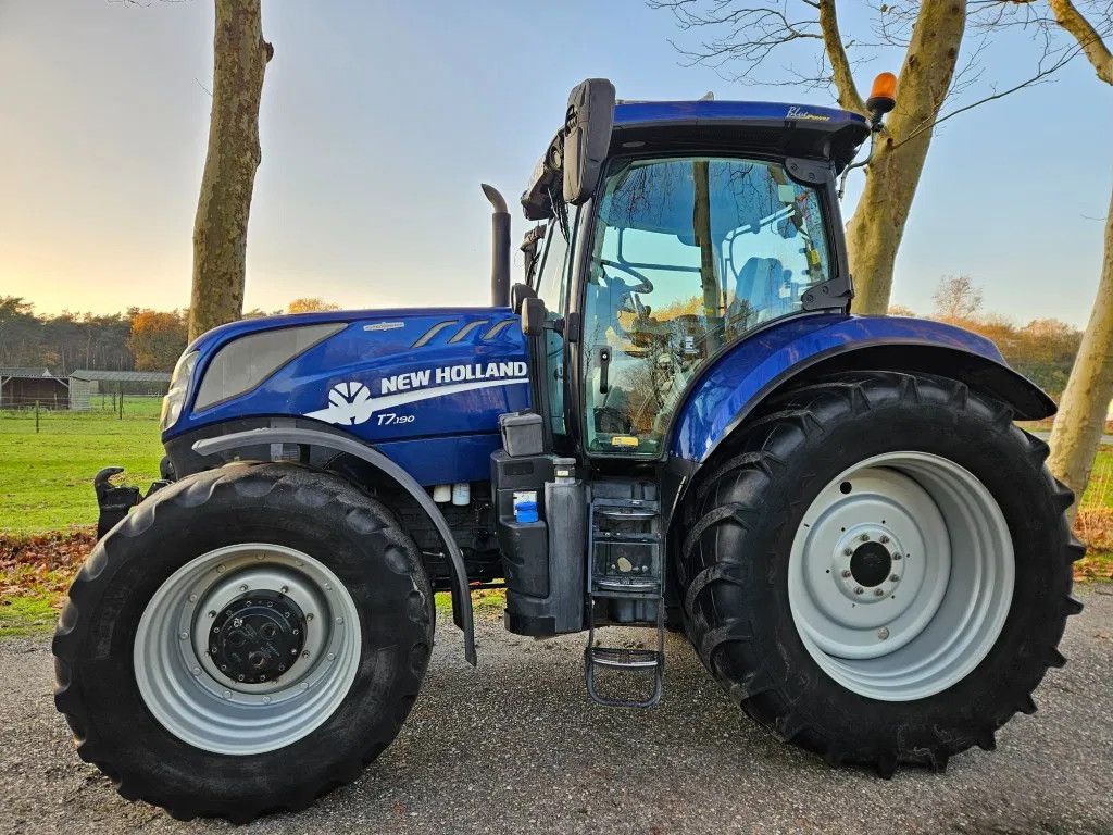New Holland T7.190 AC ( T7.225 T7.175 T7.165 ) Bleu Power