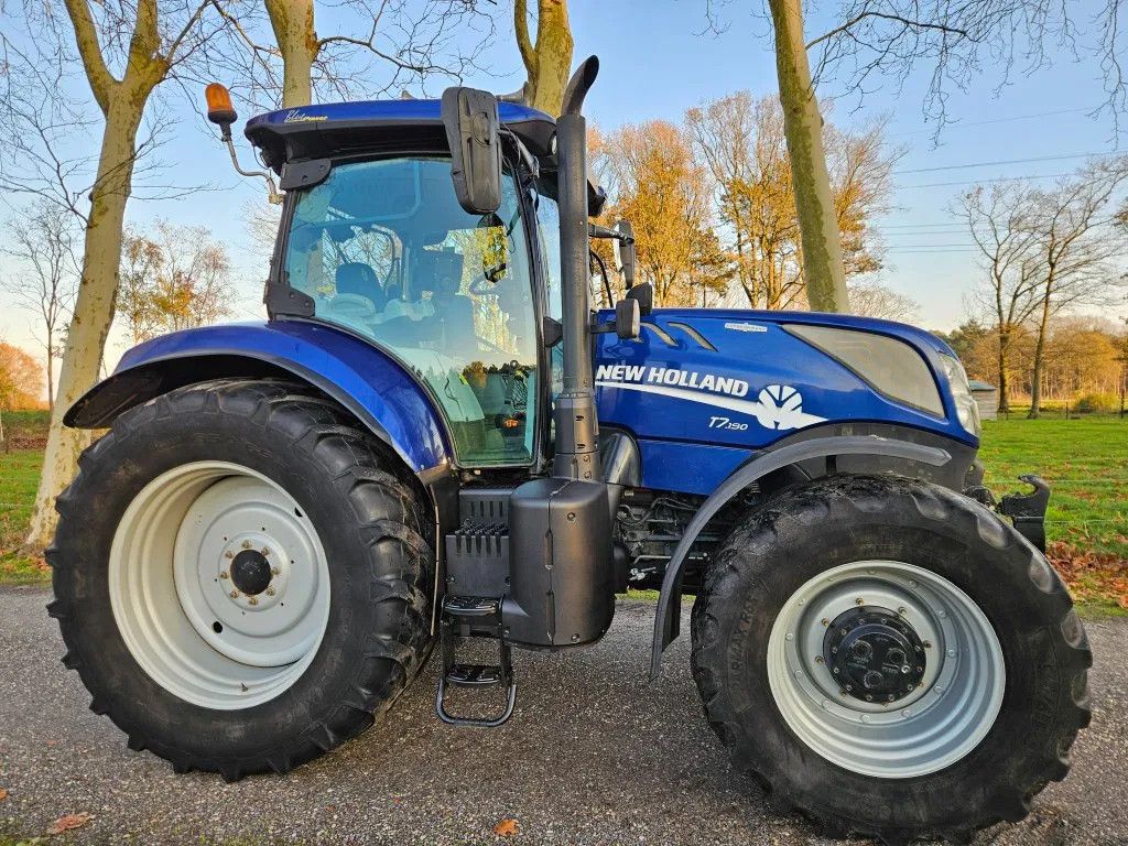 New Holland T7.190 AC ( T7.225 T7.175 T7.165 ) Bleu Power