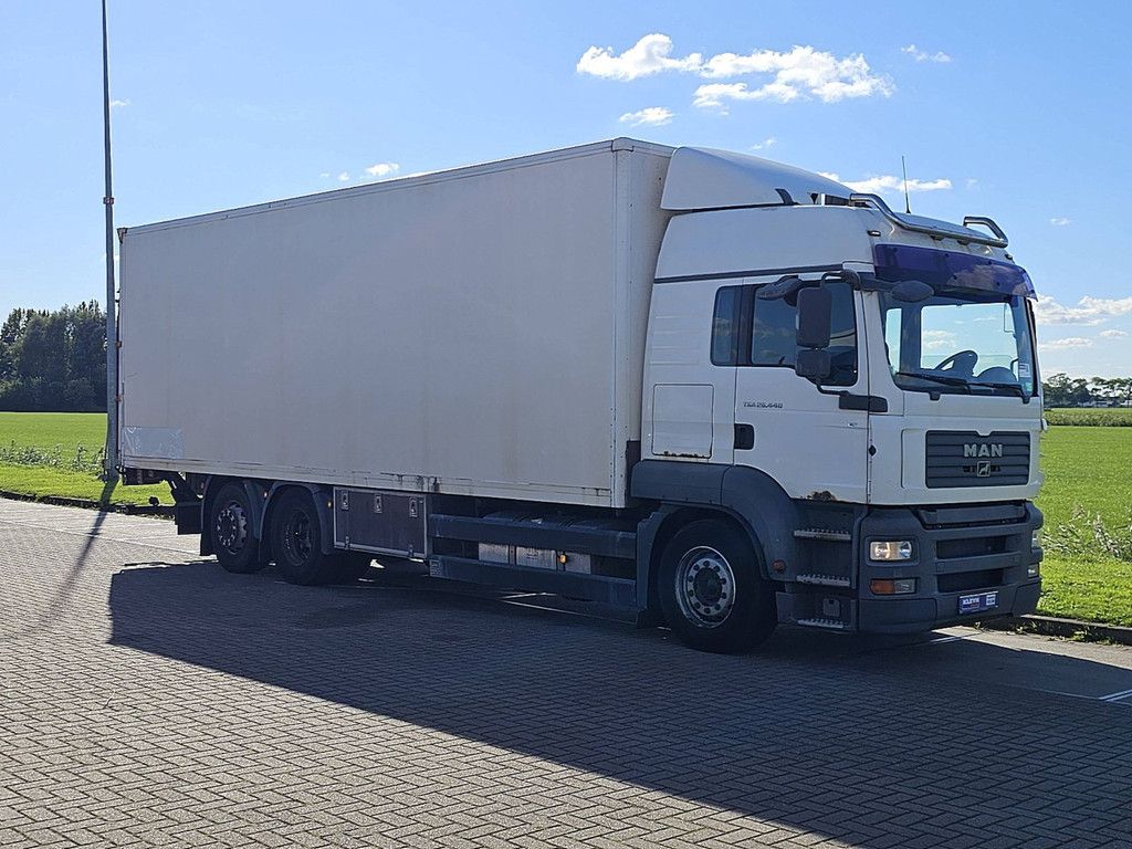 M.A.N. 26.440 TGA lx 6x2 side doors