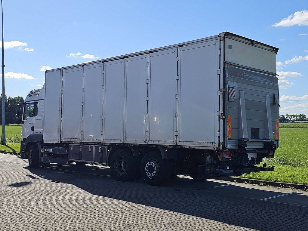 M.A.N. 26.440 TGA lx 6x2 side doors
