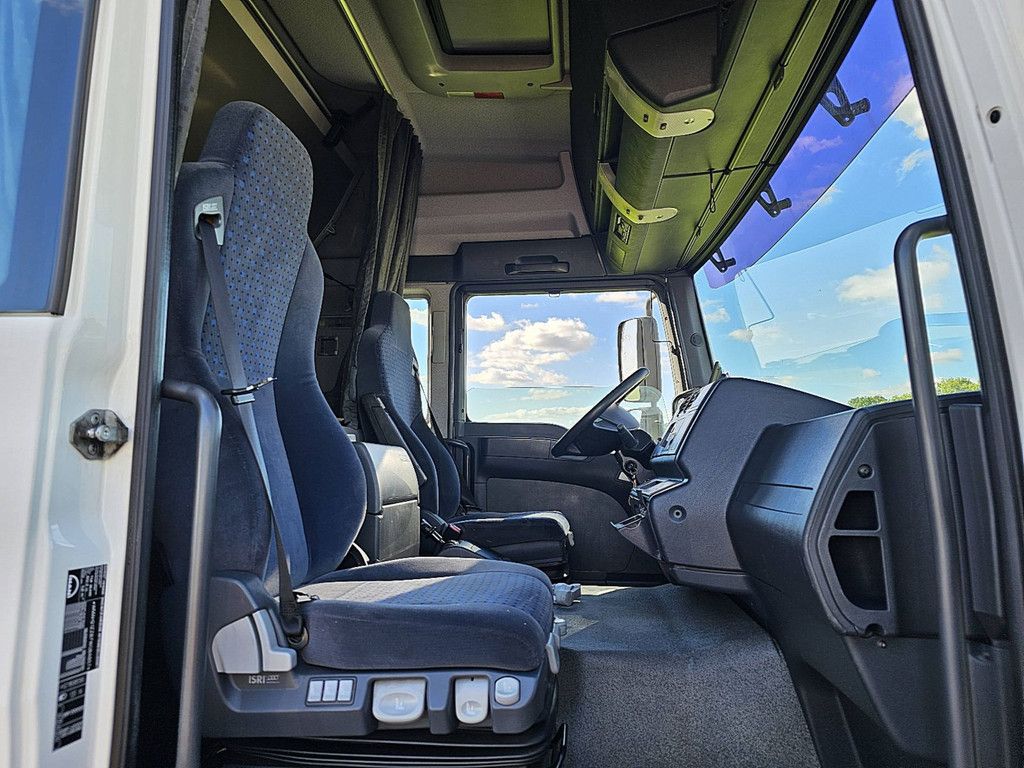 M.A.N. 26.440 TGA lx 6x2 side doors